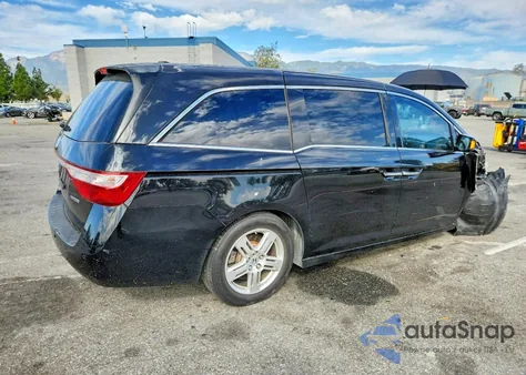 2011 Honda Odyssey Touring z USA, uszkodzony, nr VIN 5FNRL5H91BB008899